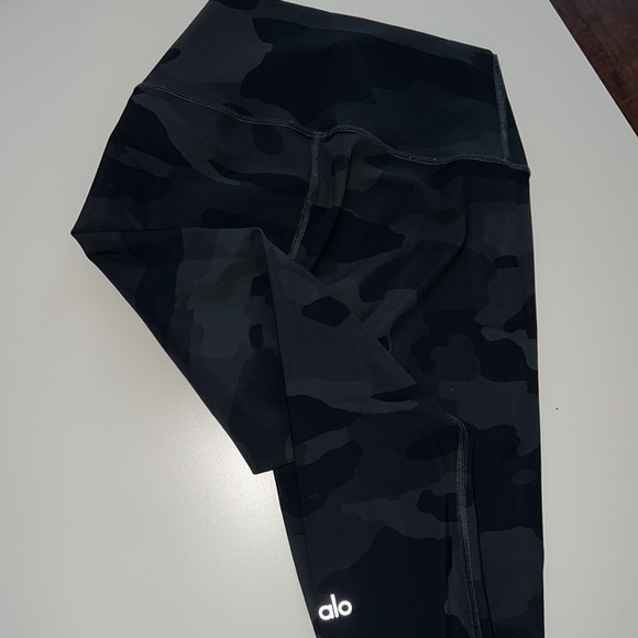Alo Vaper High Waist Leggings - black camouflage - Picture 4 of 6